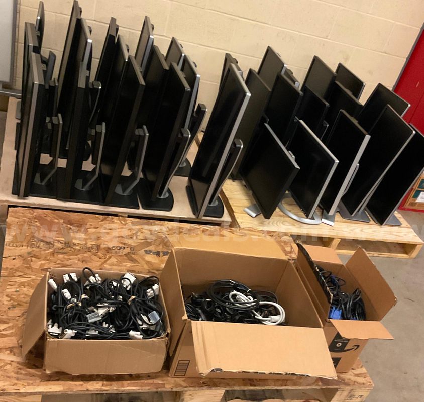 Lot of 30 Dell Monitors and Components