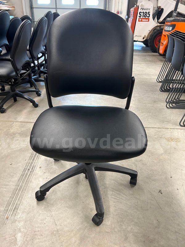 Black cushioned pleather roller chair
