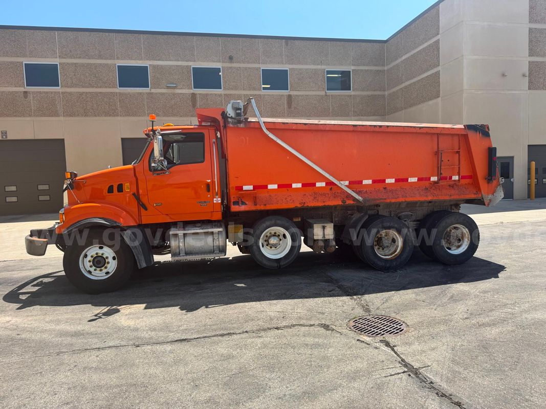 Sterling LT9500 Tri Axle Dump Truck