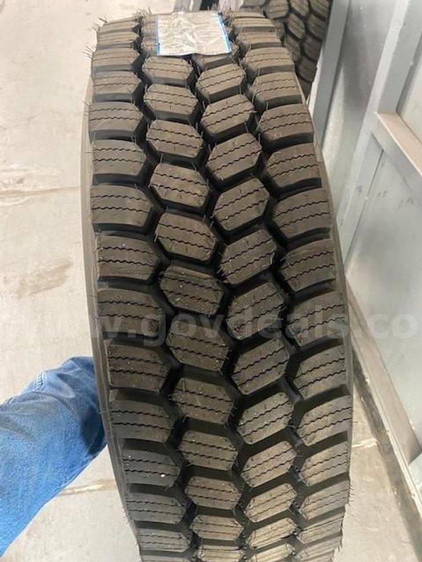 305/70R22.5 Michelin retreaded traction tires