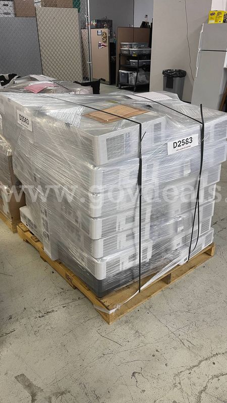 Lot: (32 ) Hitachi Projectors - Untested
