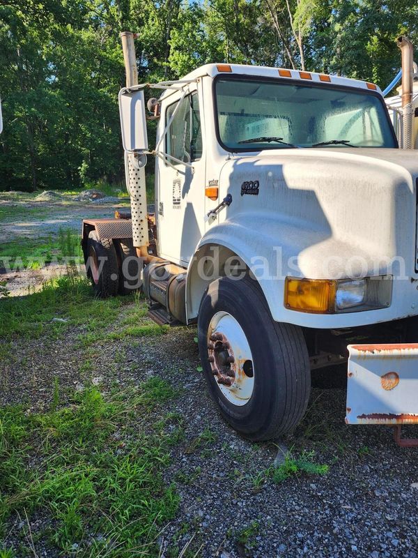 2000 International 4900