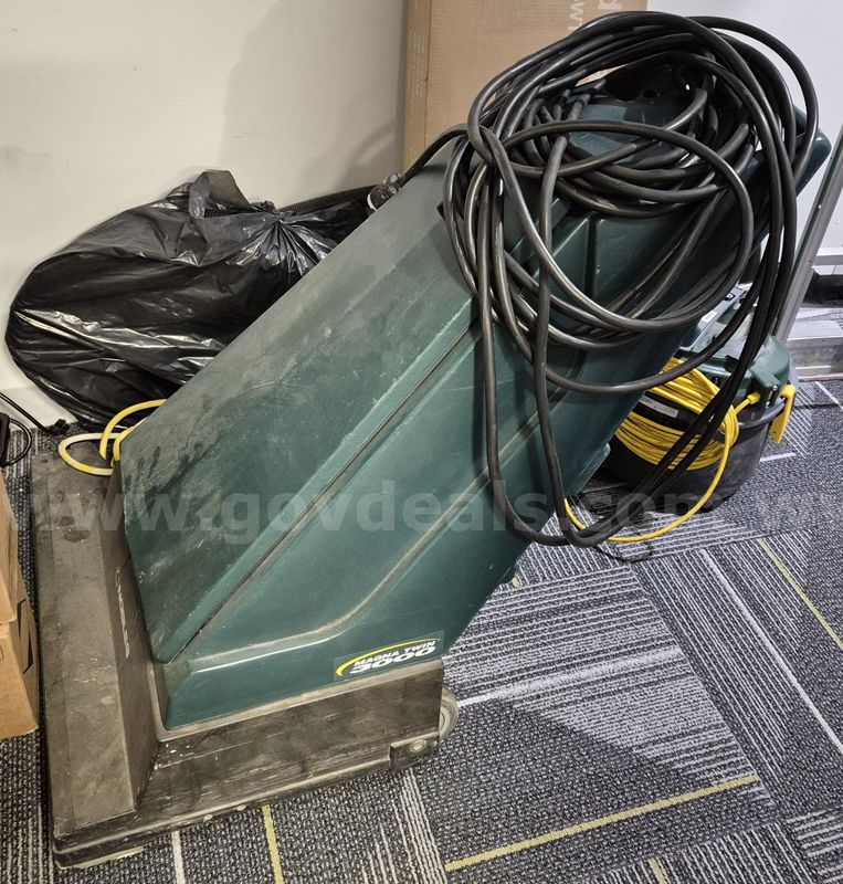 Nobles Magna Twin 3000 Upright Vacuum
