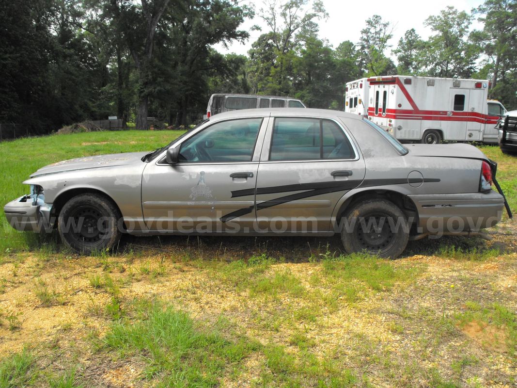 2000 Ford Crown Victoria
