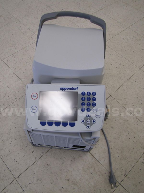 High precision thermal cycler