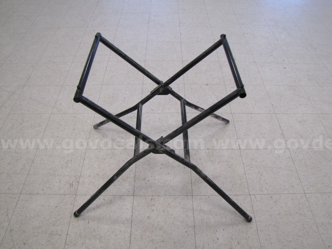 Collapsible metal stand