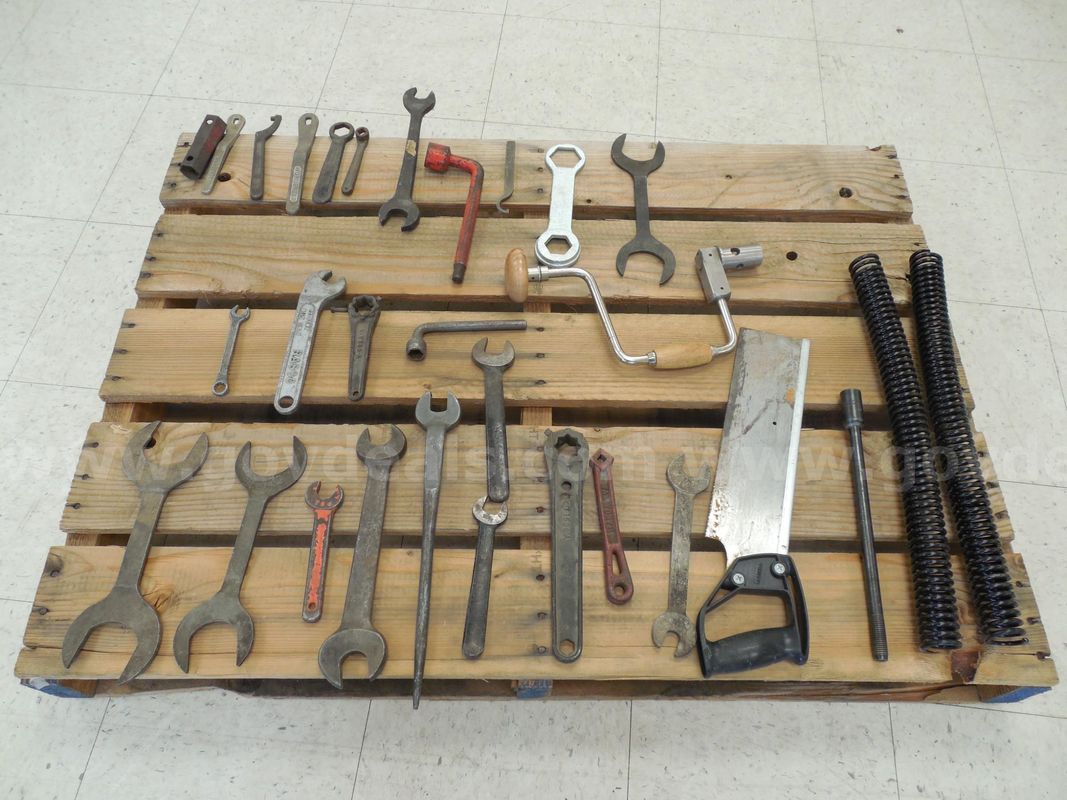 Pallet of handheld tools