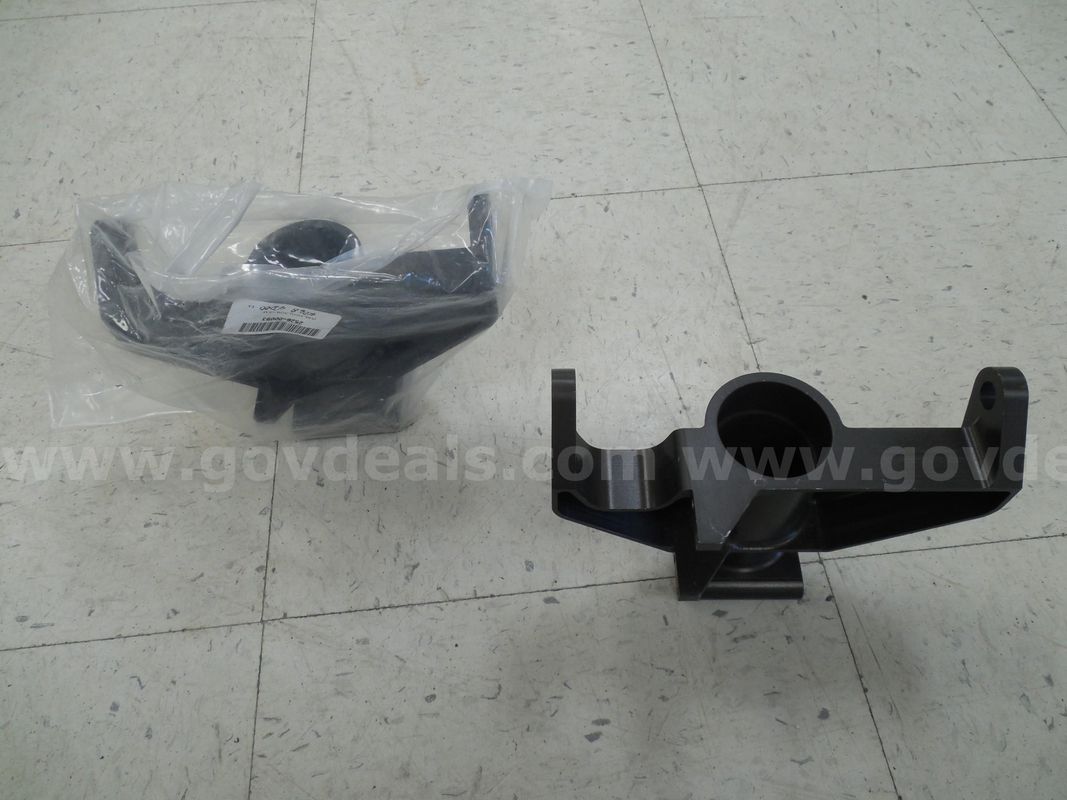 Pair of tube pivot nose gears
