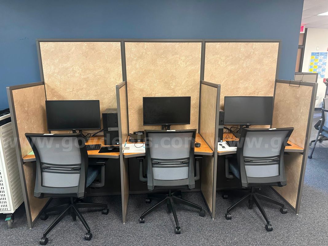 3 Testing Desks